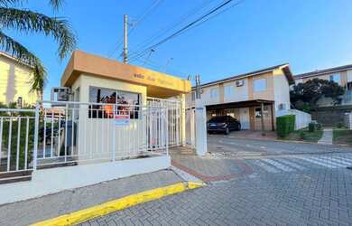 Imagem: A casa possui 2 Dormitórios, 2 Banheiros, 1 Vaga na garagem