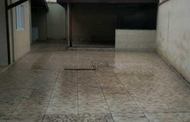 Imagem: A casa possui 2 Dormitórios, 2 Banheiros, 5 Vagas na garagem