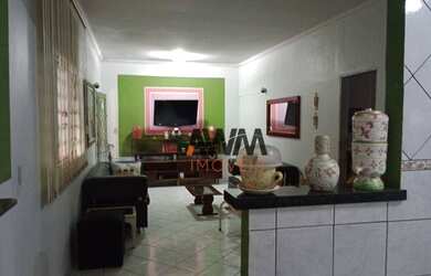 Imagem: A casa possui 3 Dormitórios, 2 Banheiros, 2 Vagas na garagem