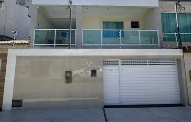 Imagem: A casa possui 5 Dormitórios, 5 Banheiros, 2 Vagas na garagem