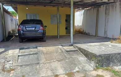 Imagem: A casa possui 3 Dormitórios, 2 Banheiros, 2 Vagas na garagem