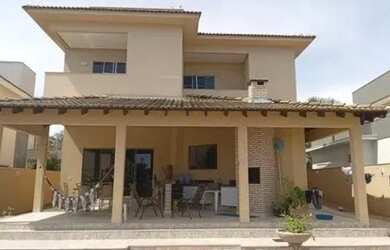 Imagem: A casa em condomínio possui 5 Dormitórios, 5 Banheiros, 3