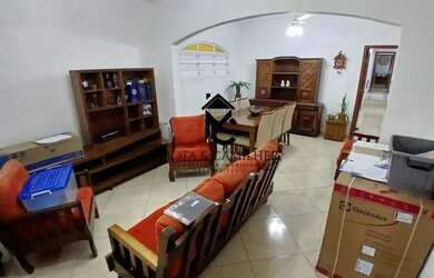 Imagem: A casa possui 3 Dormitórios, 3 Banheiros, 2 Vagas na garagem