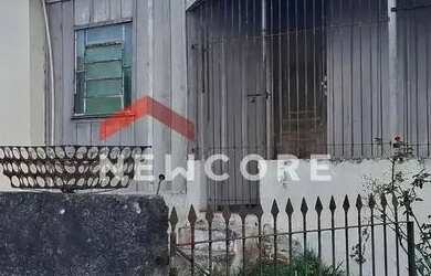 Imagem: A casa possui 4 Dormitórios, 1 Banheiro, 3 Vagas na garagem