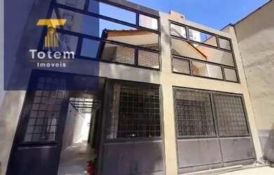 Imagem: O depósito possui 3 Vagas na garagem e 297m² de Área e está