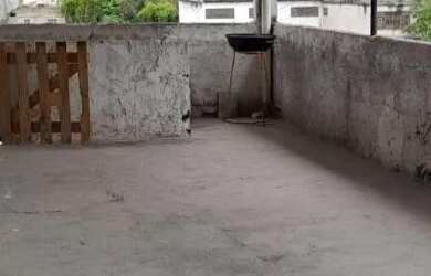 Imagem 3: VENDO CASA PRECISO DESMEMBRAR DESCONTO NO VALOR. SEGUNDO ANDAR ENTRADA...