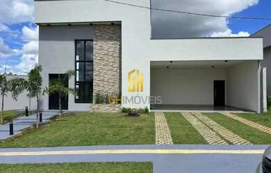 Imagem: A casa possui 3 Dormitórios, 3 Banheiros, 4 Vagas na garagem