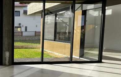 Imagem 14: Condomínio Rosa Internacional, localizado na Praia do Rosa, ao lado da...