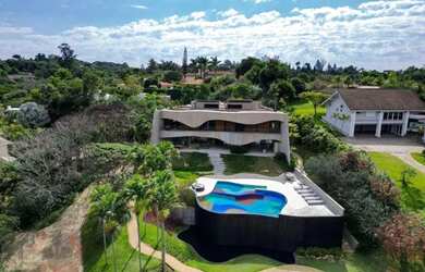 Imagem: A casa em condomínio possui 5 Dormitórios, 5 Banheiros, 5