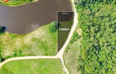 Imagem: O terreno possui 2.500m² de Área, Imóvel novo e está localizado