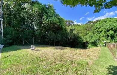 Imagem: O terreno possui 450m² de Área e está localizado em Gramado