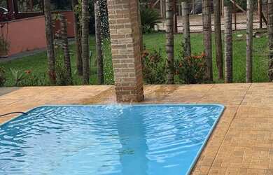 Imagem: A pousada chalé possui 3 Dormitórios, Acomodam 20 pessoas