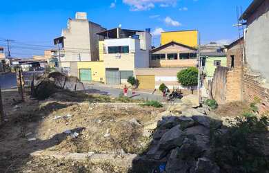 Imagem: O terreno possui 210m² de Área e está localizado em Dona