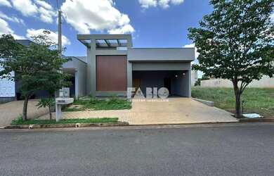 Imagem: A casa em condomínio possui 3 Dormitórios, 3 Banheiros, 4