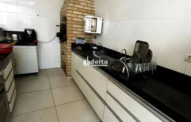 Imagem 3: Casa residencial com 5 quartos e 4 suítes disponível para venda e locação...