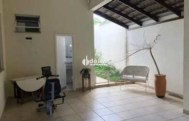 Imagem 16: Casa residencial disponível para locação e venda no bairro Jardim Karaíba...