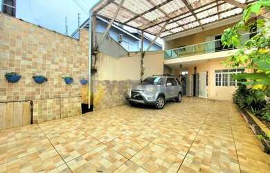 Imagem: A casa possui 5 Dormitórios, 5 Banheiros, 4 Vagas na garagem