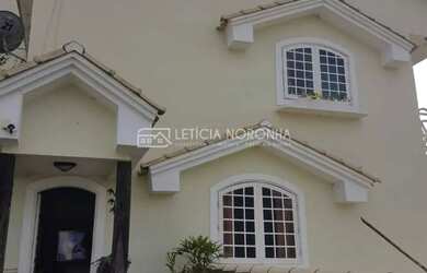 Imagem: A casa possui 4 Dormitórios, 3 Banheiros, 1 Vaga na garagem