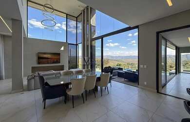 Imagem: A casa possui 4 Dormitórios, 5 Banheiros, 5 Vagas na garagem