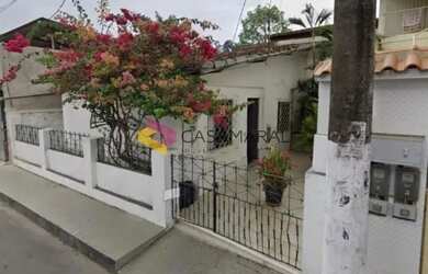 Imagem: A casa possui 3 Dormitórios, 1 Banheiro, 1 Vaga na garagem