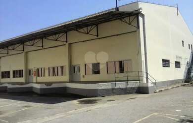 Imagem: O depósito possui 5 Vagas na garagem, 7.220m² de Área e