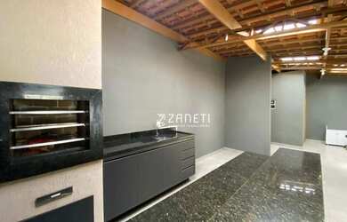 Imagem: A casa possui 2 Dormitórios, 3 Banheiros, 5 Vagas na garagem