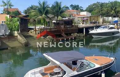 Imagem: A casa possui 4 Dormitórios, 3 Banheiros, 4 Vagas na garagem