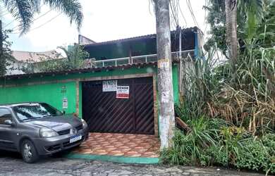 Imagem: A casa possui 3 Dormitórios, 2 Banheiros, 2 Vagas na garagem