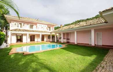 Imagem: A casa em condomínio possui 5 Dormitórios, 5 Banheiros, 5