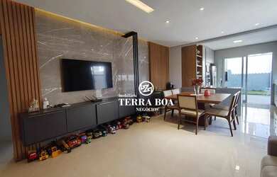 Imagem: A casa em condomínio para alugar possui 3 Dormitórios, 3 Banheiros