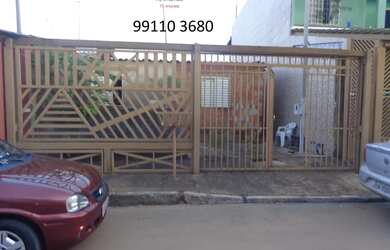 Imagem: A casa possui 3 Dormitórios, 2 Banheiros, 2 Vagas na garagem