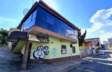 Imagem: A casa possui 2 Dormitórios, 1 Banheiro, 1 Vaga na garagem