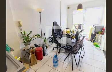 Imagem: O apartamento possui 1 Dormitório, 1 Banheiro, 1 Vaga na garagem