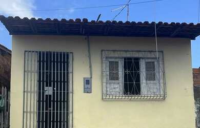 Imagem: A casa possui 2 Dormitórios, 1 Banheiro e está localizado