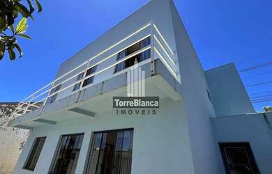 Imagem: A casa possui 3 Dormitórios, 2 Banheiros, 2 Vagas na garagem