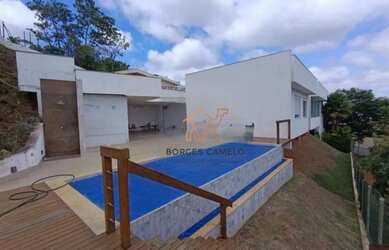 Imagem: A casa em condomínio possui 4 Dormitórios, 4 Banheiros, 4