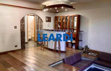 Imagem: A casa à venda possui 3 Dormitórios, 4 Banheiros, 3 Vagas