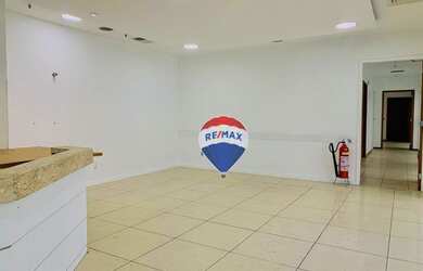 Imagem: O depósito possui 5 Vagas na garagem, 384m² de Área e está