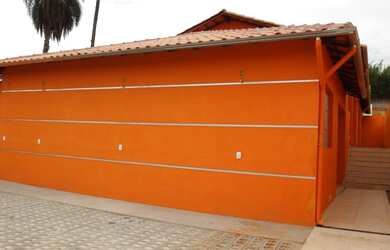 Imagem: A casa possui 2 Dormitórios, 1 Banheiro, 1 Vaga na garagem