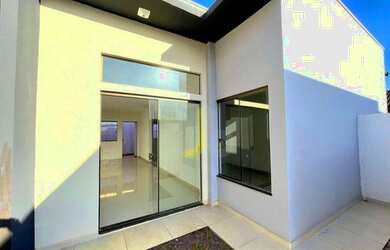 Imagem: A casa possui 2 Dormitórios, 1 Banheiro, 3 Vagas na garagem