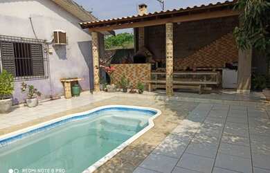 Imagem: A casa possui 3 Dormitórios, 3 Banheiros, 175m² de Área e