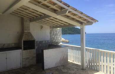 Imagem: A casa em condomínio possui 3 Dormitórios, 3 Banheiros, 300m²