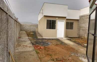 Imagem: A casa possui 2 Dormitórios, 1 Banheiro, 3 Vagas na garagem