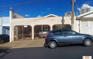 Imagem: O depósito possui 2 Vagas na garagem, 220m² de Área e está