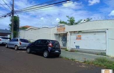 Imagem: O depósito possui 5 Vagas na garagem e 600m² de Área e está