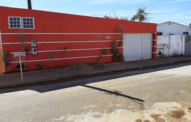 Imagem: A casa possui 2 Dormitórios, 1 Banheiro, 250m² de Área e