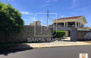 Imagem: O depósito possui 5 Vagas na garagem e 272m² de Área e está