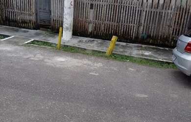 Imagem: A casa possui 2 Dormitórios, 1 Banheiro, 2 Vagas na garagem