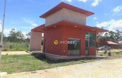 Imagem: O terreno e possui Dormitórios, Suítes, Banheiros, 20000-0m²