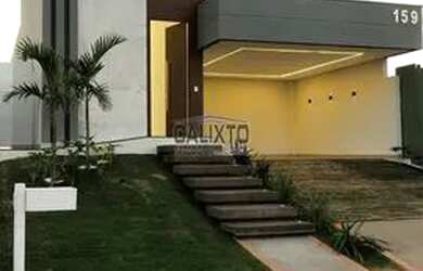 Imagem: A casa possui 3 Dormitórios, 1 Banheiro, 2 Vagas na garagem